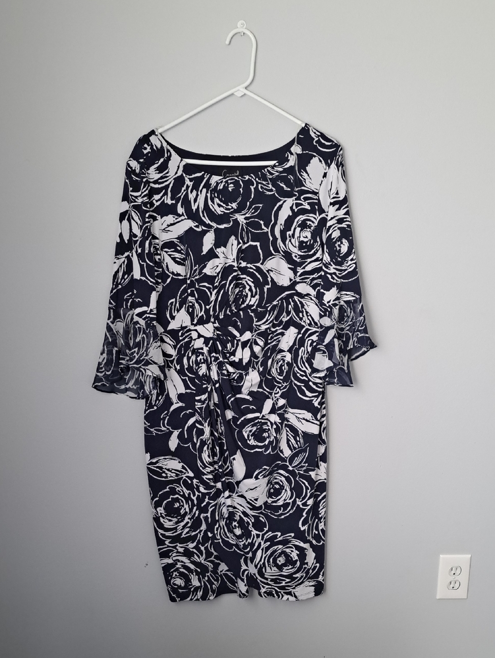 Connected Apparel Navy and White Floral Shift Top